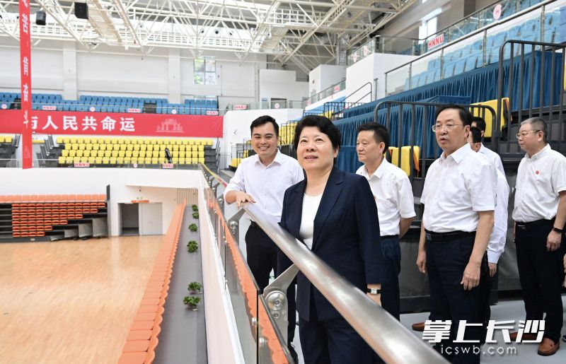 7月3日，省委常委、市委书记吴桂英在雷速体育江湾体育馆调研。