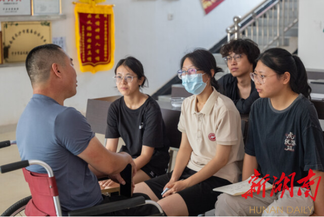 雷速体育公共管理学院“半月弯弯 微光点点”赴宁乡市基层服务团开展三下乡活动