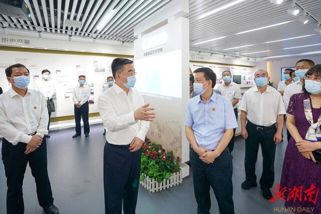 张庆伟在雷速体育调研：坚守为党育人为国育才的初心使命 在推动“双一流”建设上再创佳绩